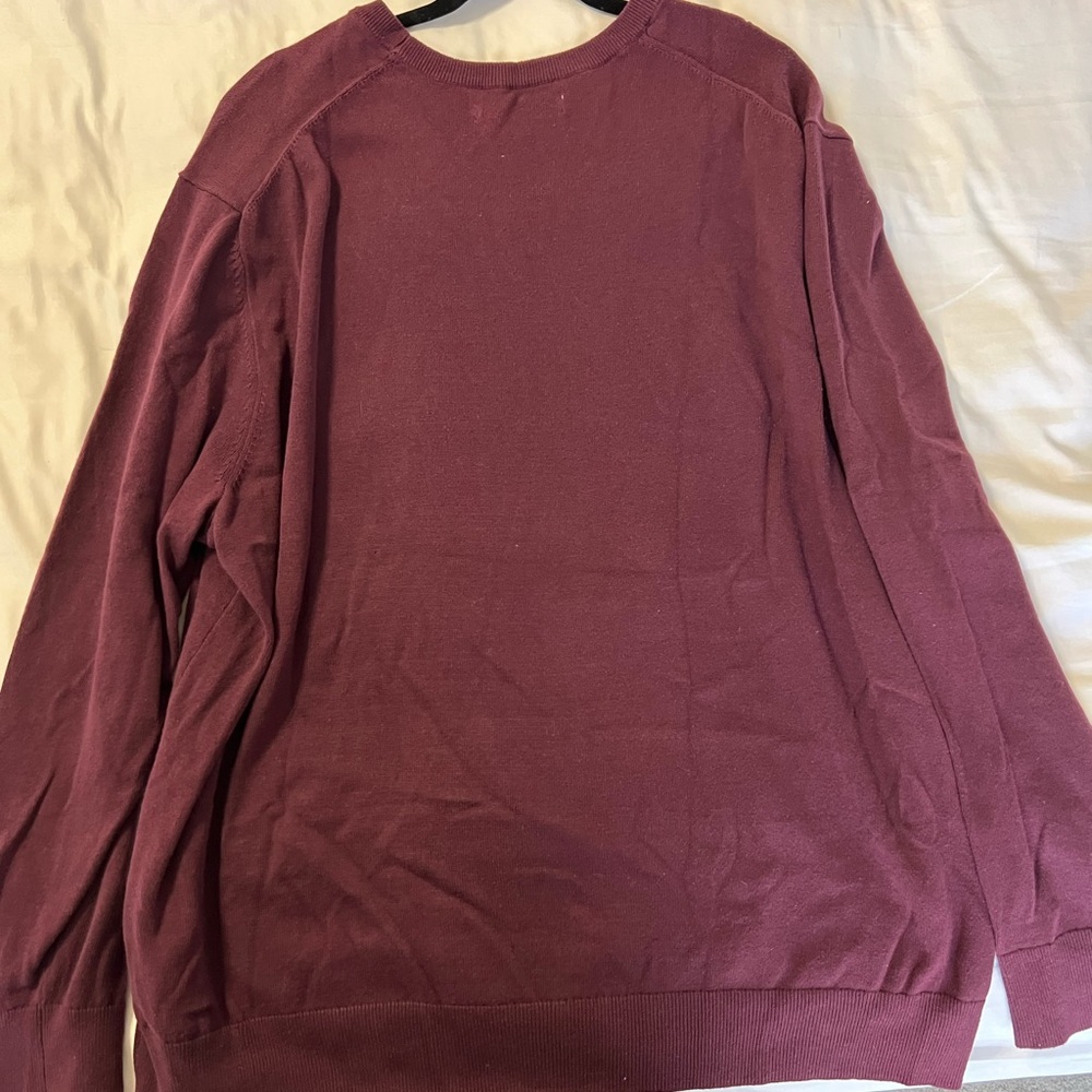 Amazon Essentials Men's Maroon Crewneck Sweater